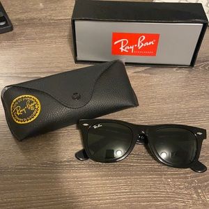 RayBan Wayfarer’s Black - Like new